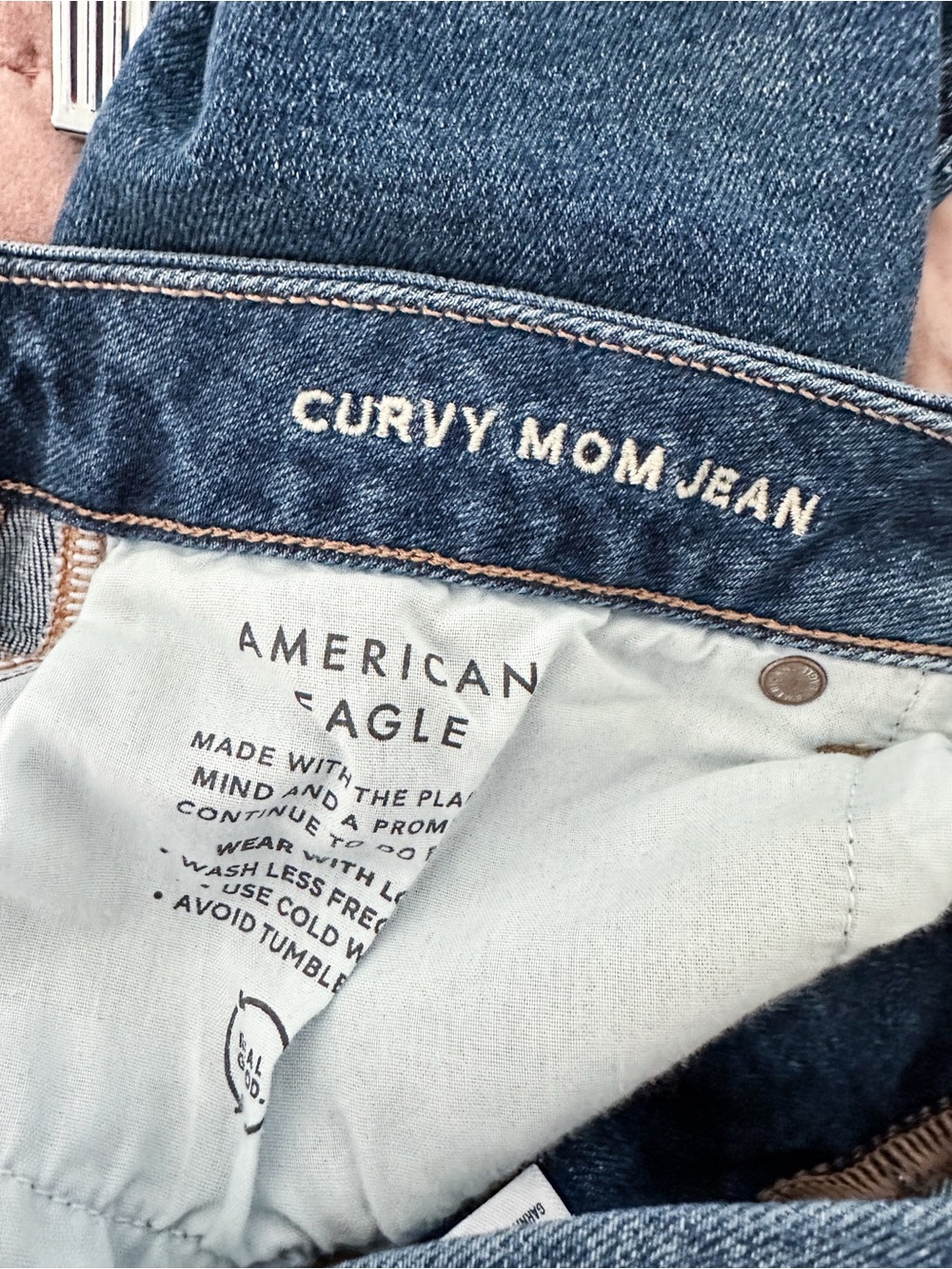 American Eagle Curvy Mom Jean Medium Wash Tapered Crop Leg High Rise Size 10R - Picture 9 of 10